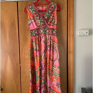 Vintage 1970’s Maxi dress! Sooo pretty and colorful!